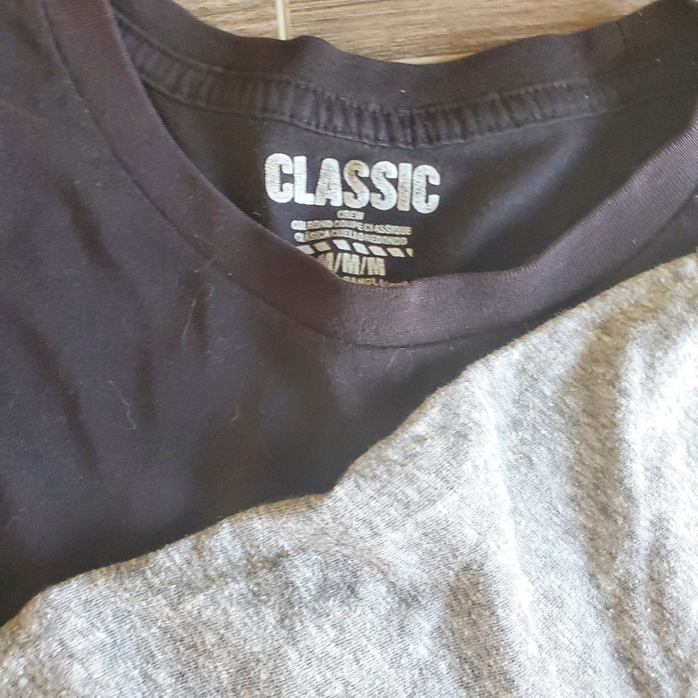 2 basic tees for/25 - Picture 4 of 4
